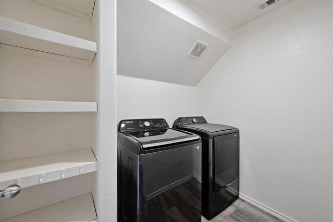 Building Photo - 11729 Channing Dr