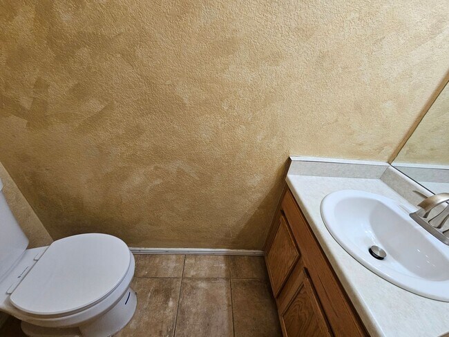 Building Photo - Fabulous 4 Bed Home Near Buckley Space For...