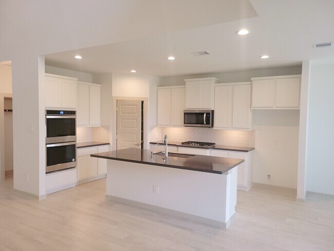 Building Photo - 28434 Eli Eagle St