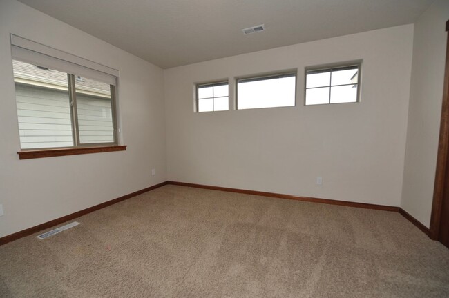 Building Photo - Coeur d'Alene Place Community 3 bed 2.5 ba...