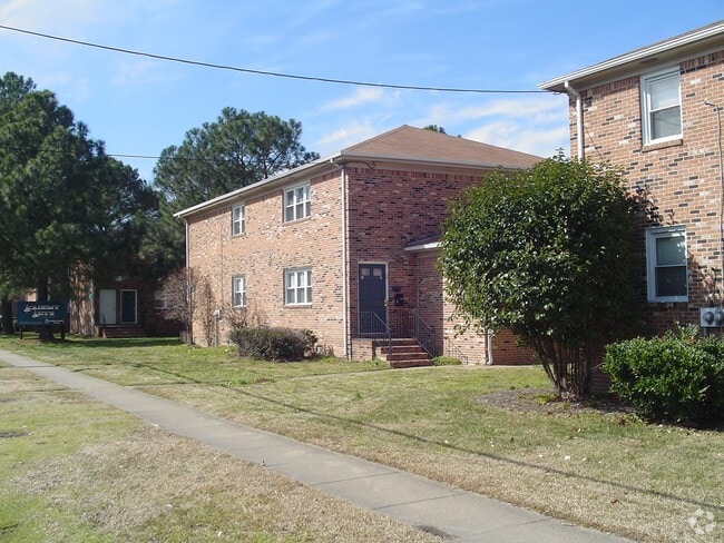 Building Photo - Princess Anne Gardens