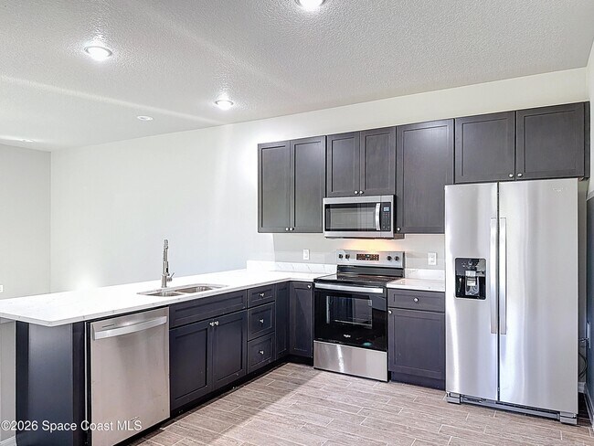 Building Photo - 500 L M Davey Ln