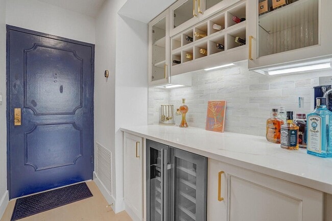 Building Photo - 2121 N Ocean Blvd