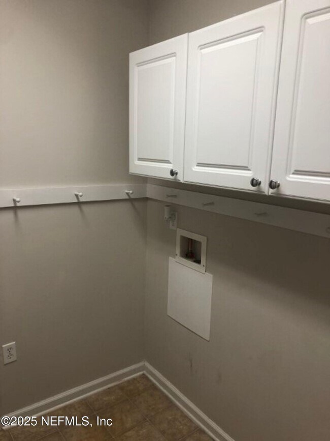 Building Photo - 12887 Dunns View Dr