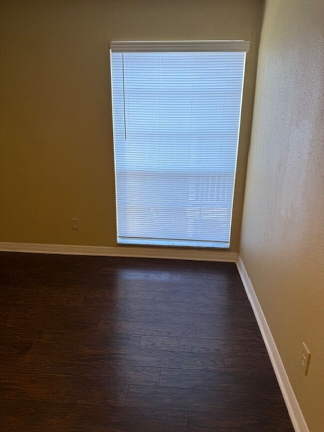 Building Photo - SERRAVELLA 2 BEDROOM CONDO