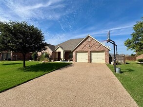Building Photo - 124 Country Lakes Blvd
