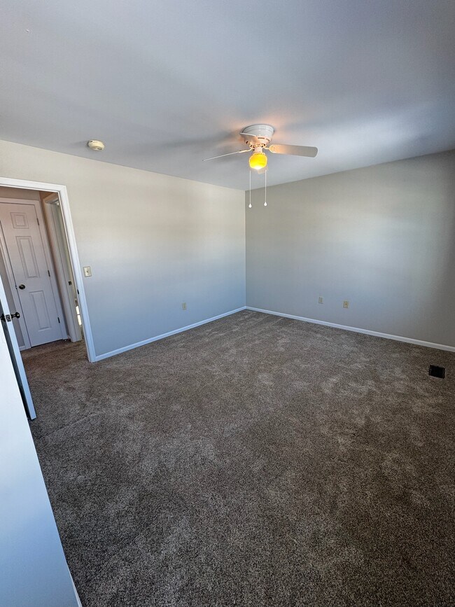 Building Photo - 8811 Woodridge Dr