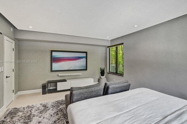 Building Photo - 5735 N Bay Rd