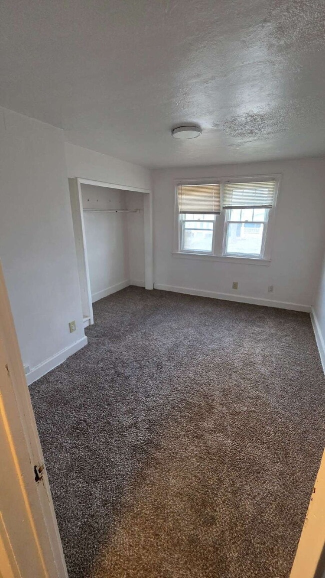 Building Photo - "Ready Now - 1368 Sq Ft of Comfort!"