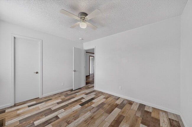 Building Photo - 624 Torretta Dr SW