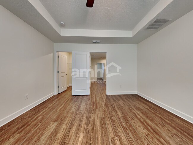 Building Photo - 8481 Highfield Ave
