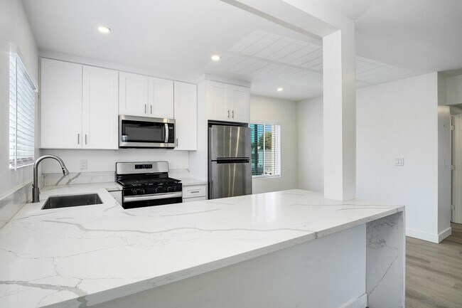 Building Photo - 3204 Collier Ave