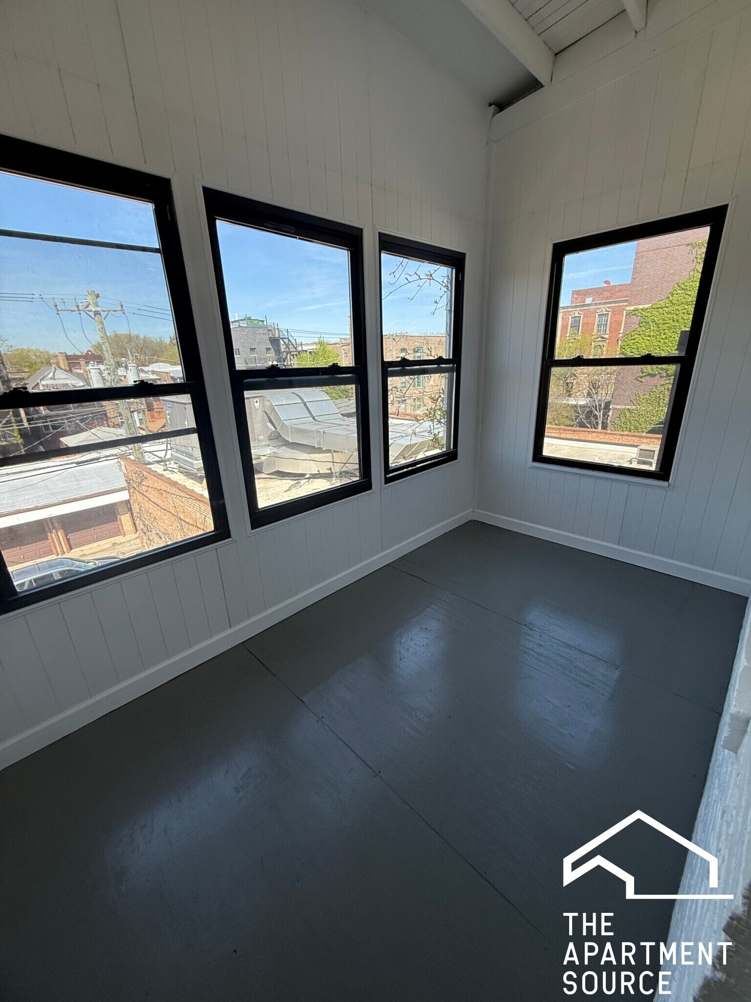 Building Photo - 5046 N Clark St