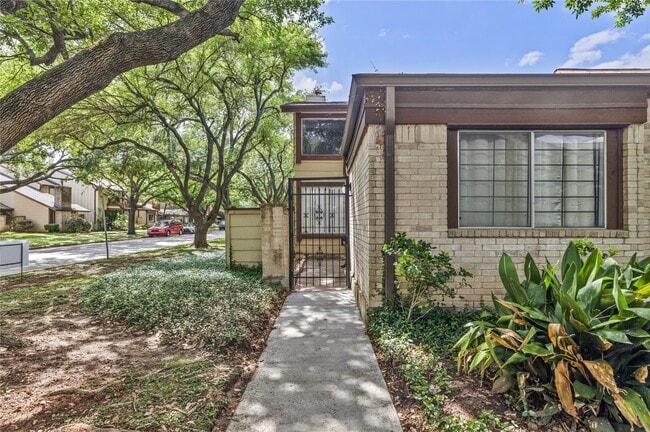 Building Photo - 12528 Wellington Park Dr