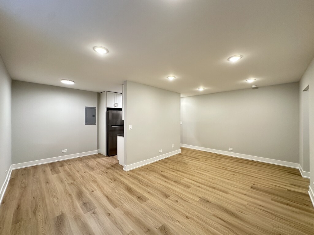 Building Photo - 516 W Aldine Ave