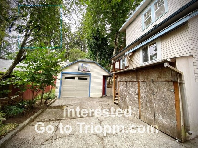 Building Photo - 1673 Riverview St