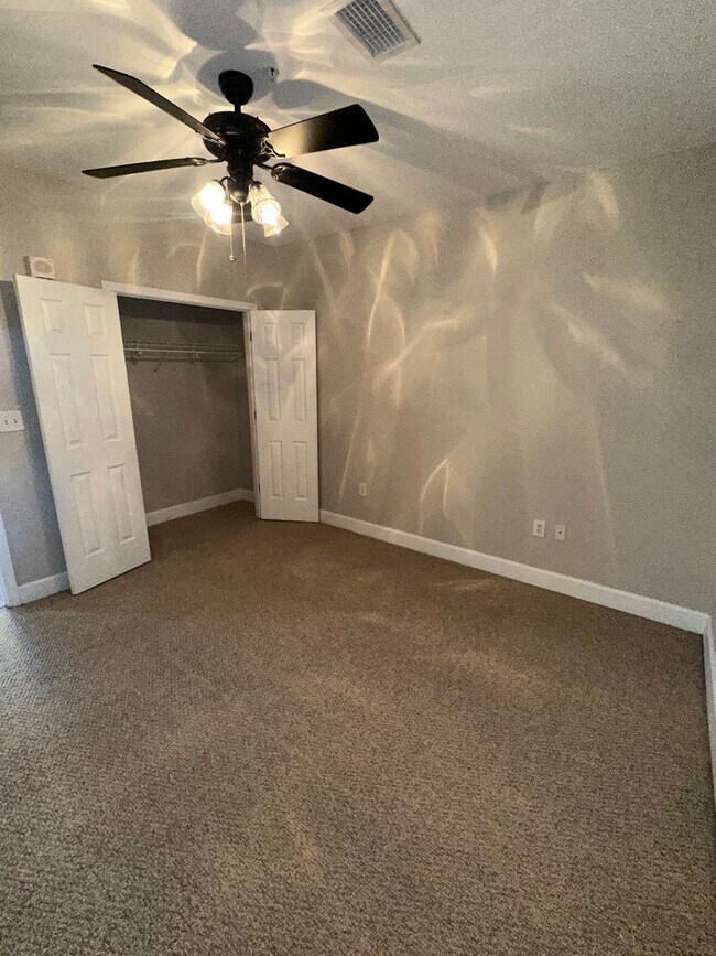 Building Photo - 1 Bed, 1 Bath at Carolina Walk - Steps from Williams Brice Stadium!