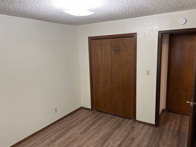 Building Photo - 921 Callie Ave
