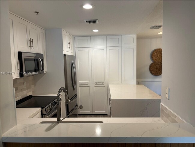 Building Photo - 6700 NW 114th Ave