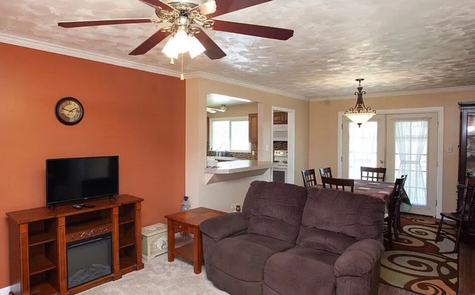 Building Photo - 1416 Adams Cir