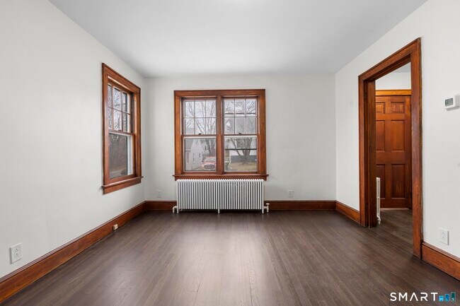Building Photo - 37 Byrneside Ave