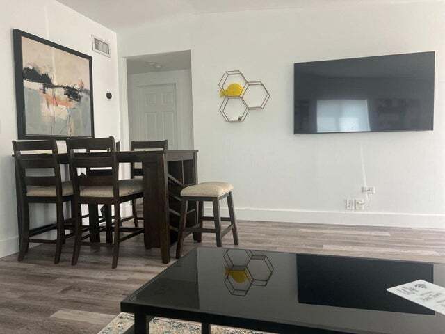 Building Photo - 161 NE 15th Ter