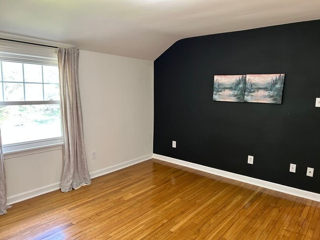 Building Photo - Spacious Colonial For Rent in Lyndhurst