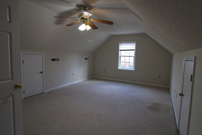 Building Photo - 30 Mere Ct
