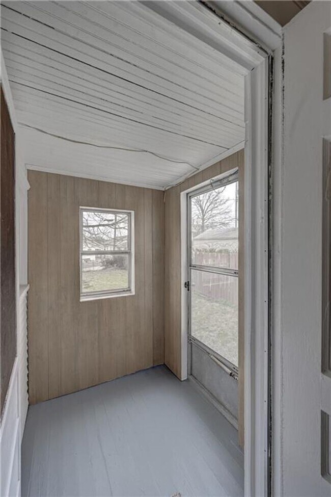 Building Photo - Charming Renovated 2 Bedroom Bungalow