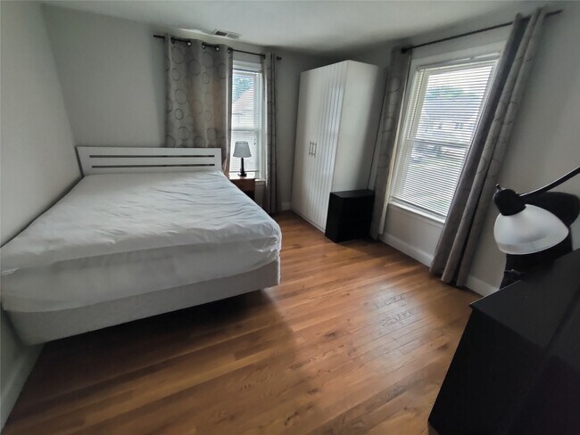 Building Photo - 51 Allen St