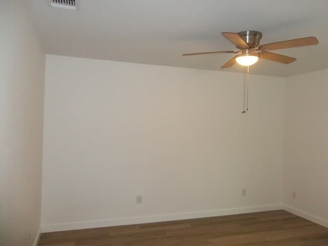 Building Photo - 240 Pin Oak Way N