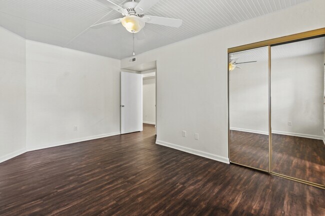 Building Photo - 1878 Montclair Dr