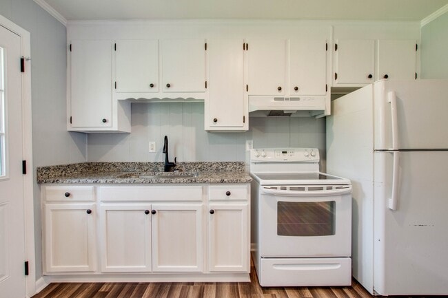 Primary Photo - 2301 Reidhurst Dr