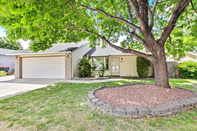 Building Photo - 925 N Stonehenge Way