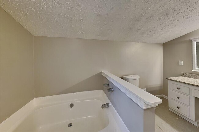 Building Photo - 4125 Inola Trail NE