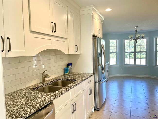 Building Photo - 205 Ellicott Dr