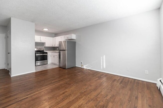 Building Photo - 1420 N Moline St