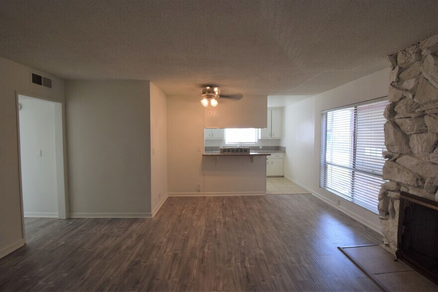 Building Photo - 10745 Hortense St