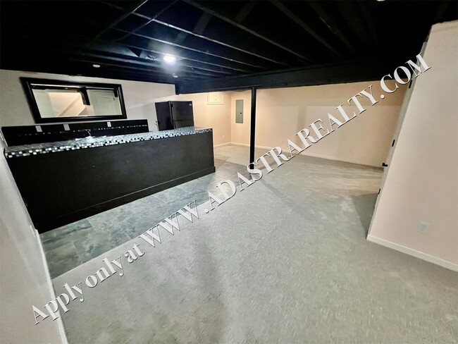 Building Photo - Beautiful 4 Bed 3.5 Bath Home in Fairway-Available NOW!!