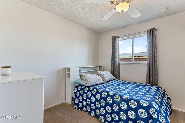 Building Photo - 4713 Sun Valley Dr