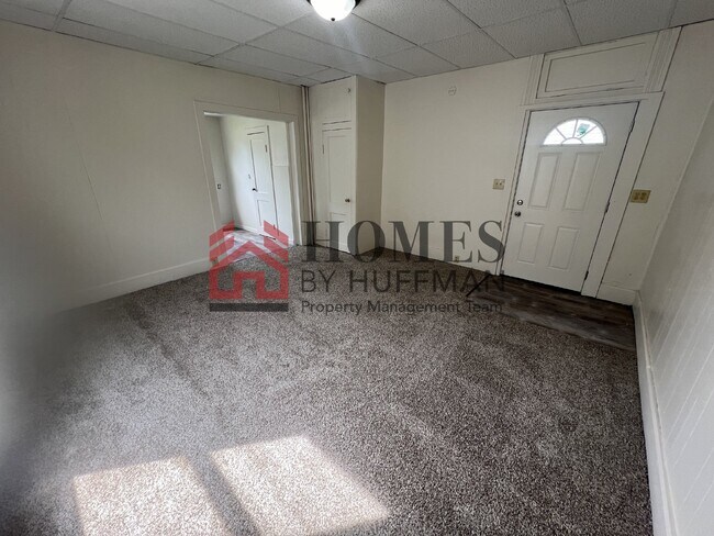 Building Photo - Westside Efficiency Unit | Downstairs