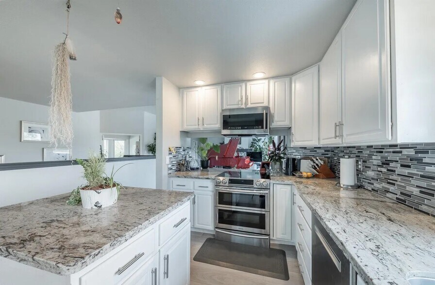 Building Photo - 932 University Ridge Ct