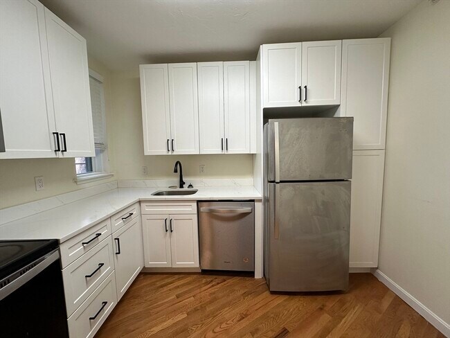 Building Photo - 1405 Beacon St