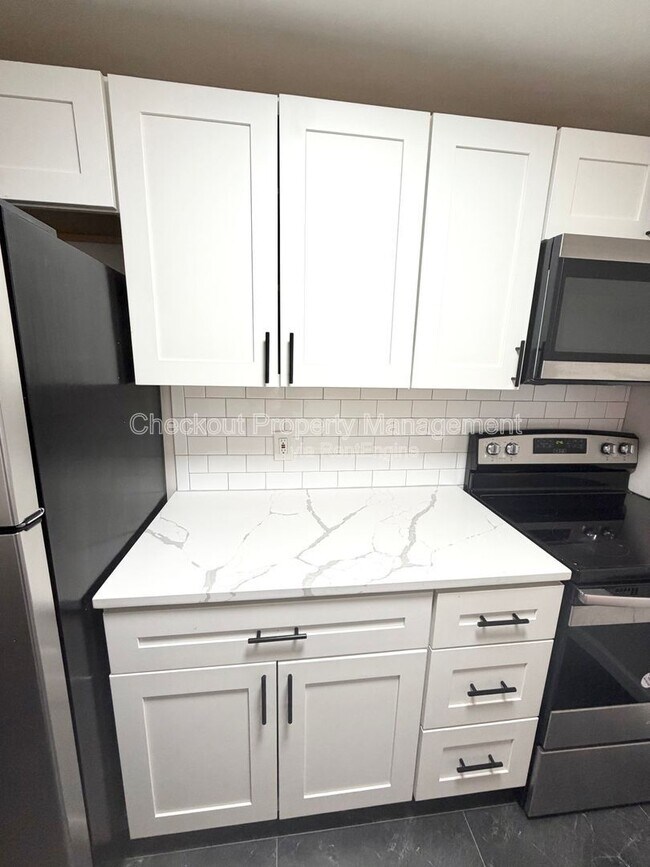 Building Photo - 5535 Pershing Ave