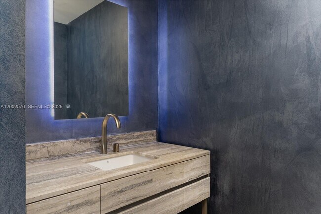 Building Photo - 18975 Collins Ave