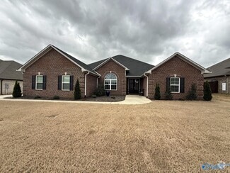 Building Photo - 17123 Stonegate Dr