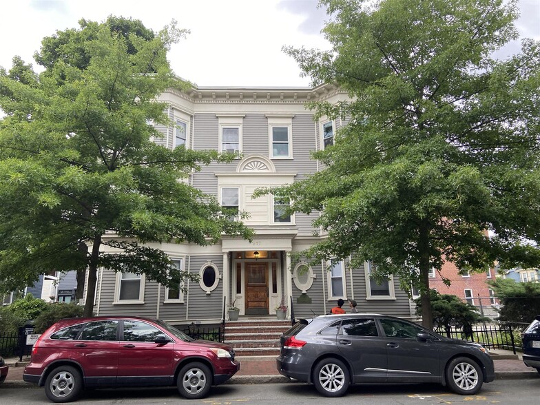 Building Photo - 217 Harvard St