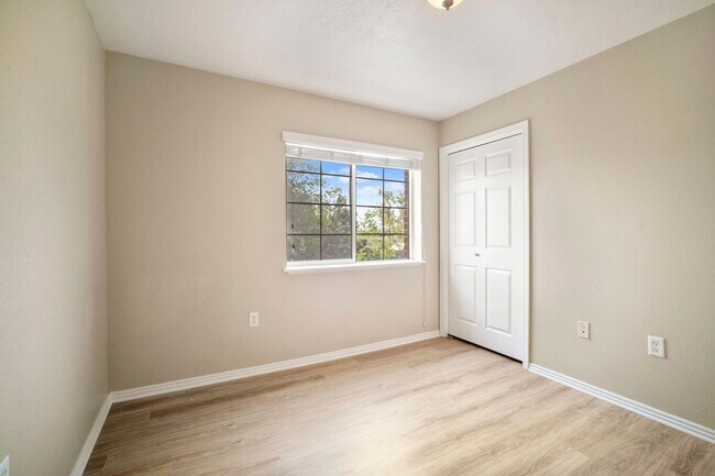 Building Photo - 325 W 700 N