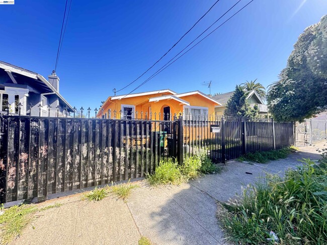 Building Photo - 1724 96th Ave