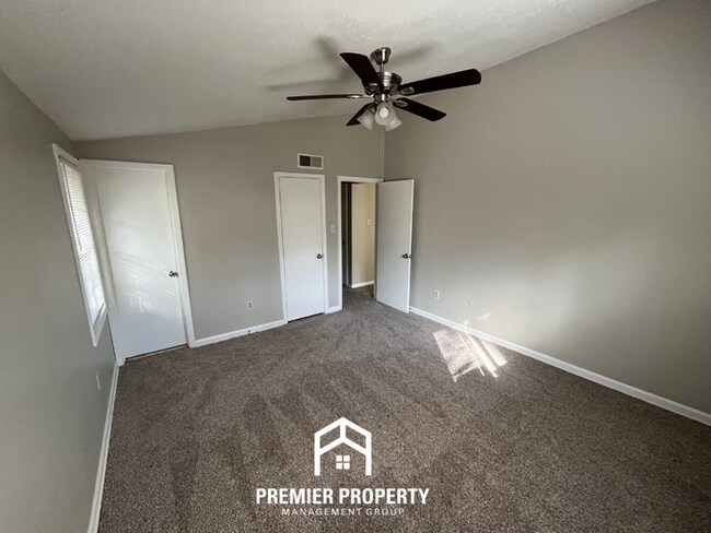 Building Photo - Charming 3BR/1.5BA in 38118 | Vaulted Ceilings, Fireplace & Formal Dining
